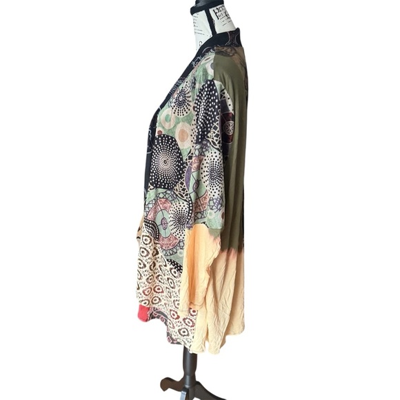 The Pyramid Collection Open Front Mixed Fabric Print Cardigan 2X - Picture 2 of 8